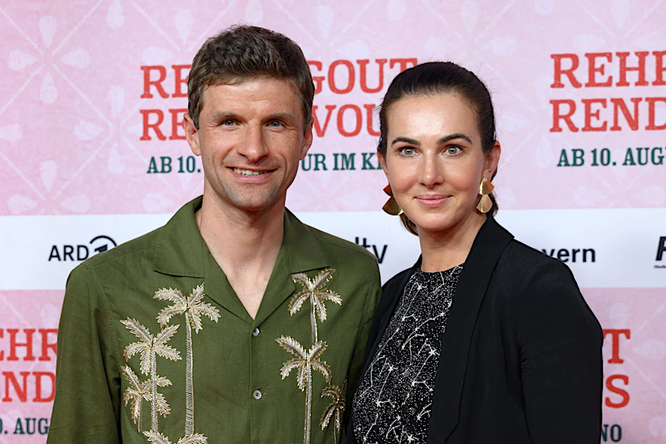 Fußballer Thomas Müller mit Ehefrau Lisa Müller im Jahr 2023.