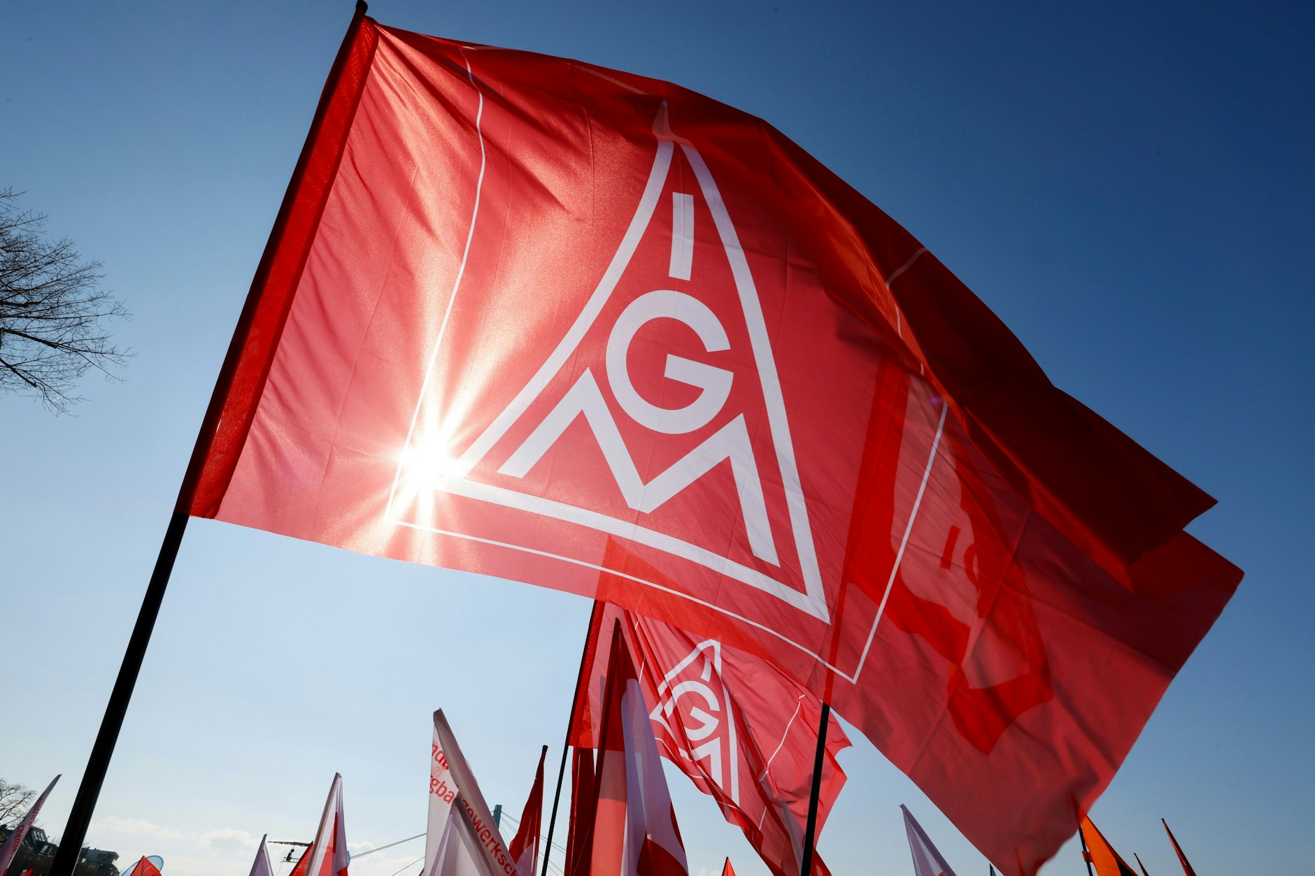 An der Basis der IG Metall wächst der Widerstand gegen die militärische Ausrichtung der Industrie.