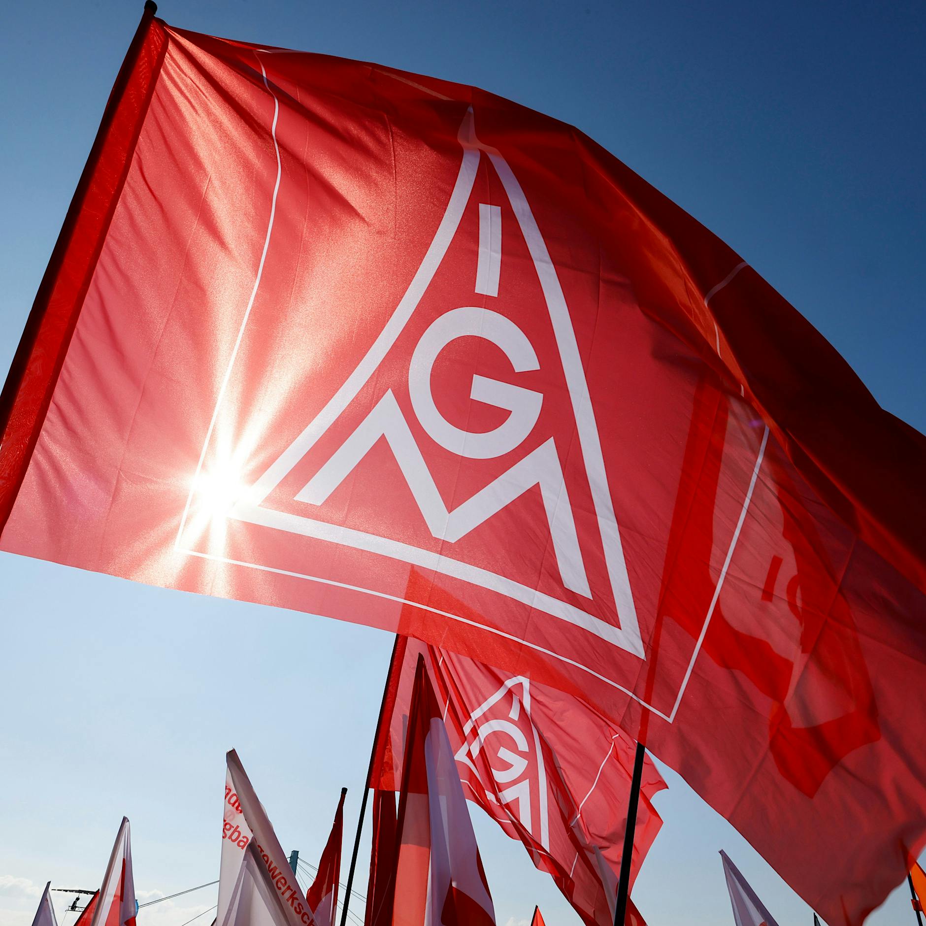 Auf dem Weg in die Kriegswirtschaft: Warum die IG Metall den Panzer-Boom fürchtet