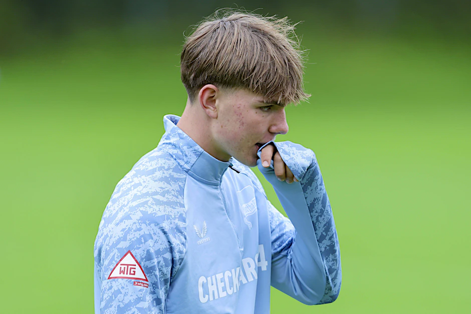 Kennet Eichhorn (16) grübelt über seine Zukunft und droht Hertha BSC im Sommer zu verlassen.