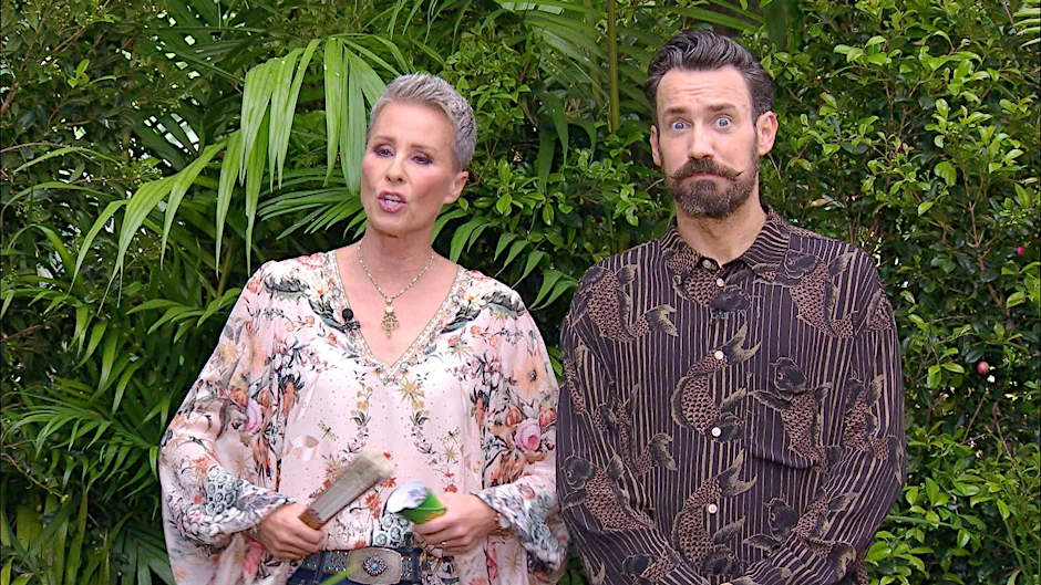 Sonja Zietlow und Jan Köppen bei der Dschungelprüfung