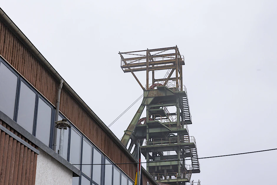 Der Förderturm am Schacht Bernterode I in Bernterode bewegt sich bereits seit den 1990ern nicht mehr.