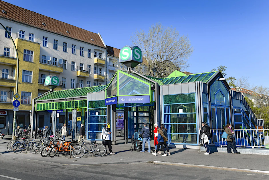 Der Bahnhof Hermannstraße in Neukölln war der Tatort am Sonntag. 