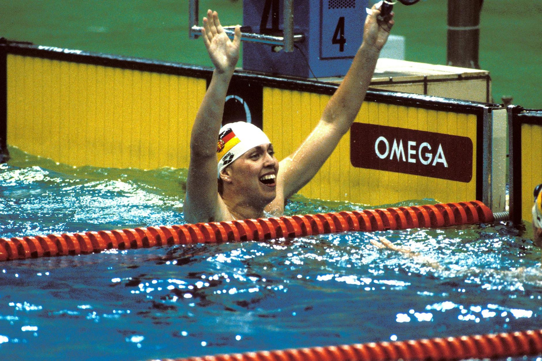 DDR-Schwimmerin Kathleen Nord jubelt ihr Gold über 200 m Schmetterling bei den Olympischen Spielen 1988.