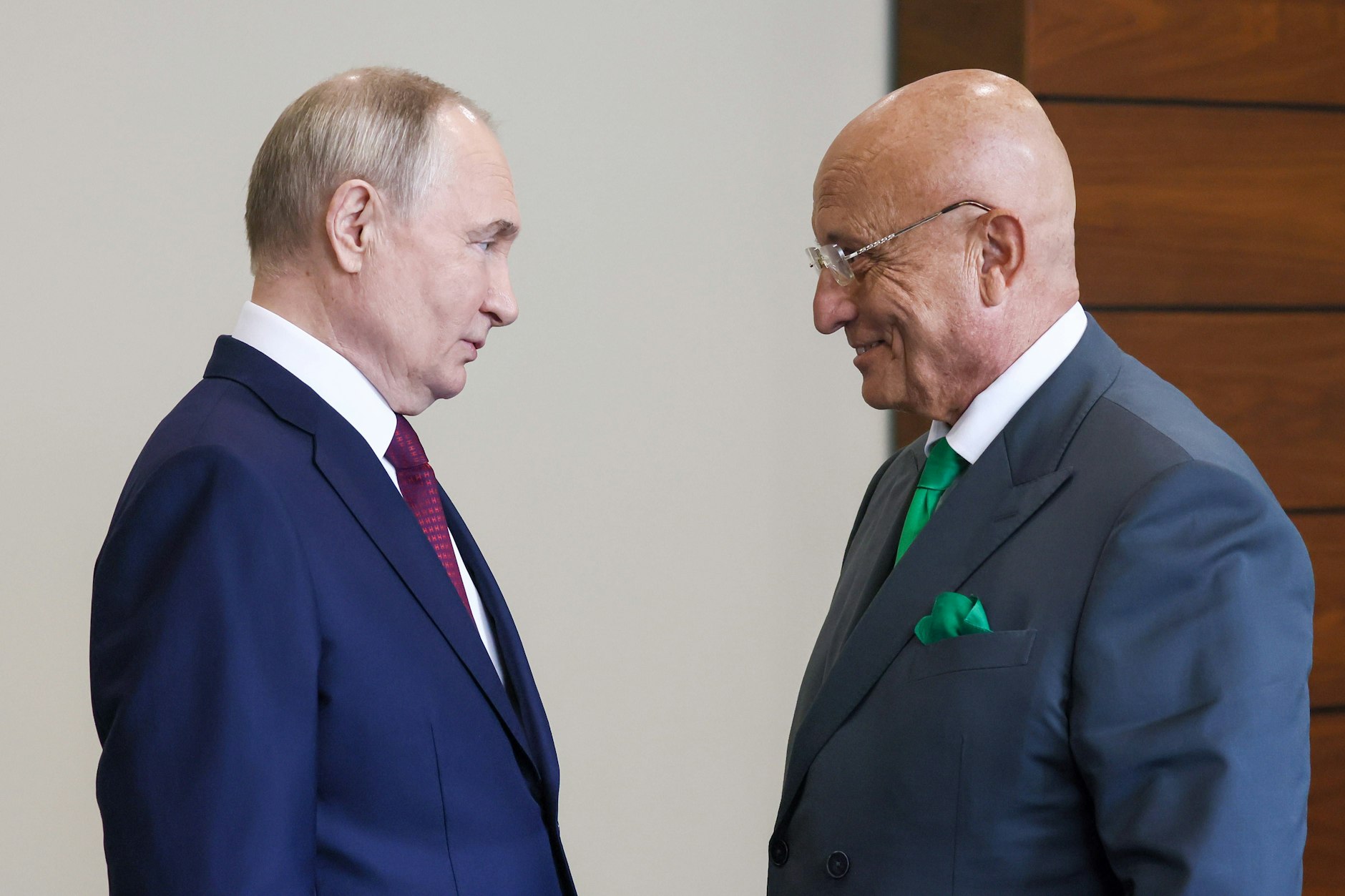 Politologe Sergej Karaganow gilt als Vordenker einer harten Linie gegenüber Europa und als publizistischer Verstärker nuklearer Drohkulissen aus Moskau.