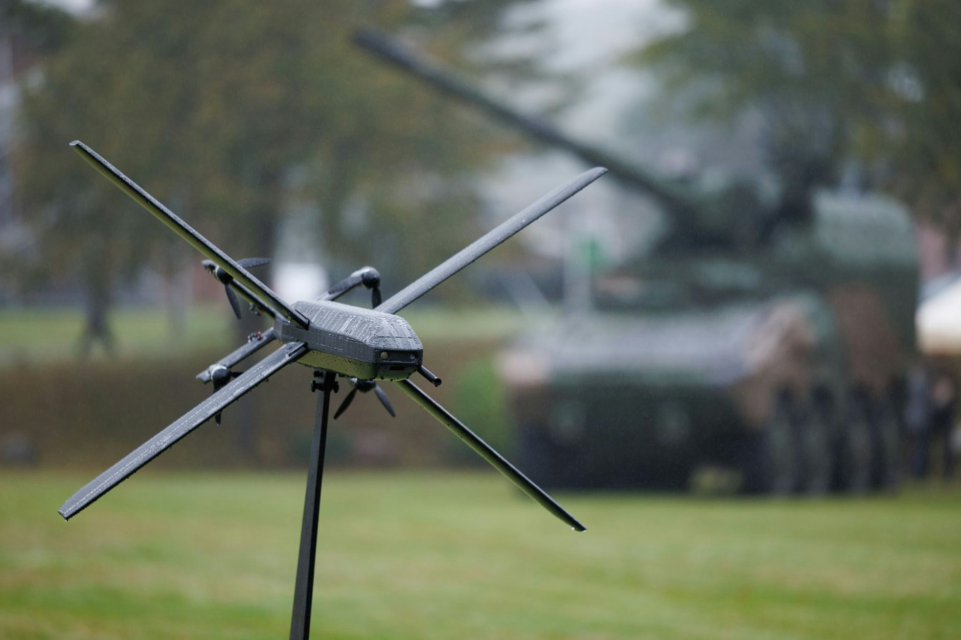 Blick auf eine Drohne vom Typ Loitering Munition System der Firma Helsing.