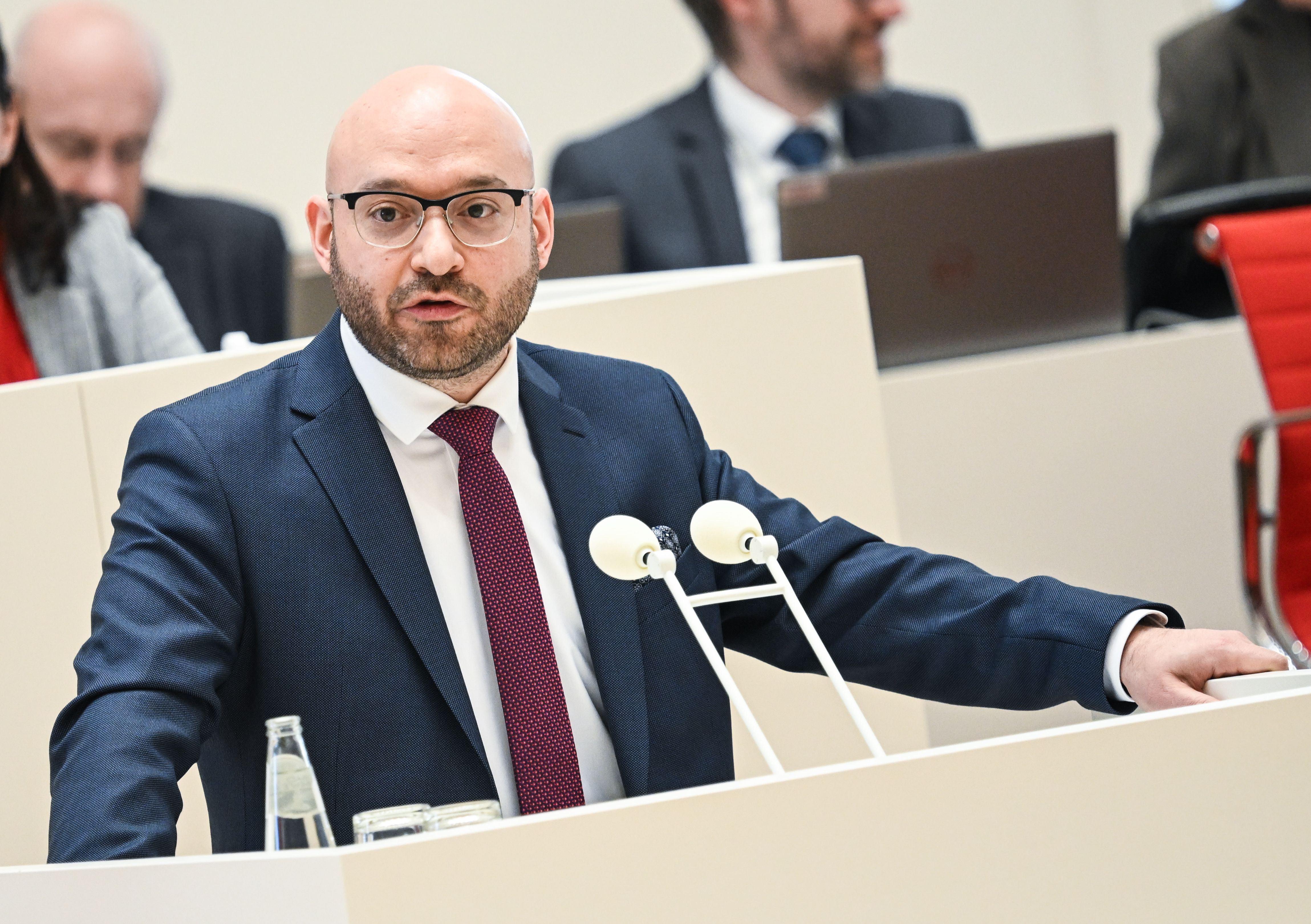 Verfassungsschutz Brandenburg betreibt Hunderte Fake-Accounts