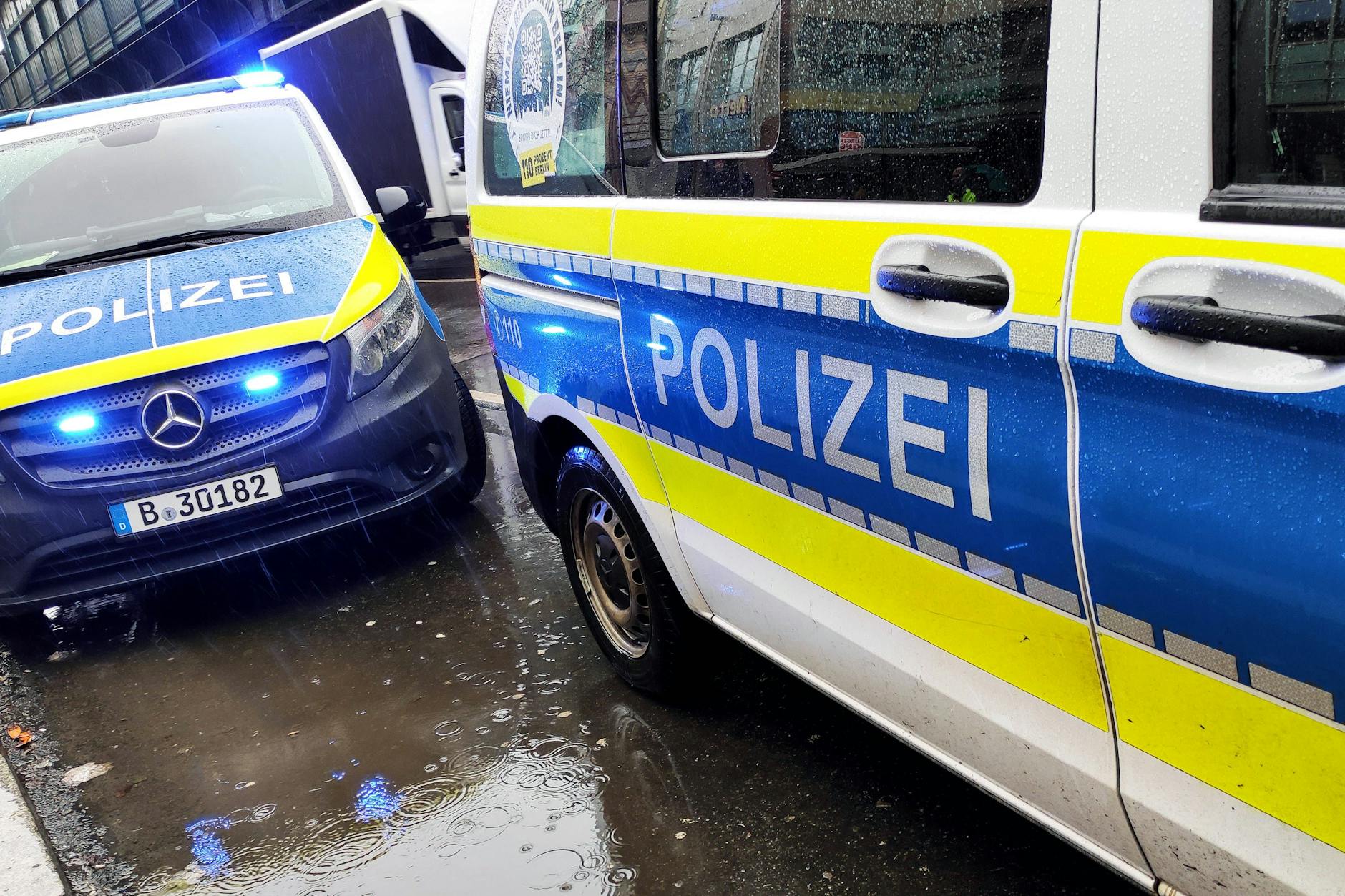 An einer Berliner Schule im Wedding kam es zu einem Polizeieinsatz nach einer Messerattacke.