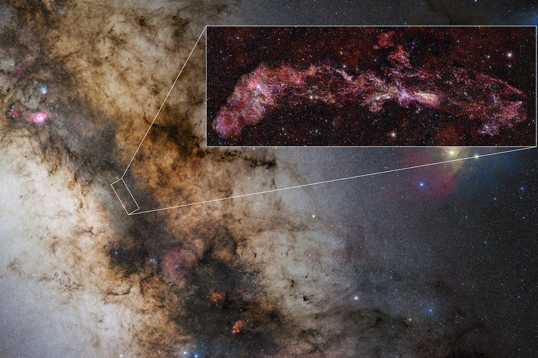 Dieses Bild zeigt die Lage der Central Molecular Zone (CMZ), einer Region im Zentrum unserer Galaxie, die reich an dichten und komplexen Gaswolken ist.