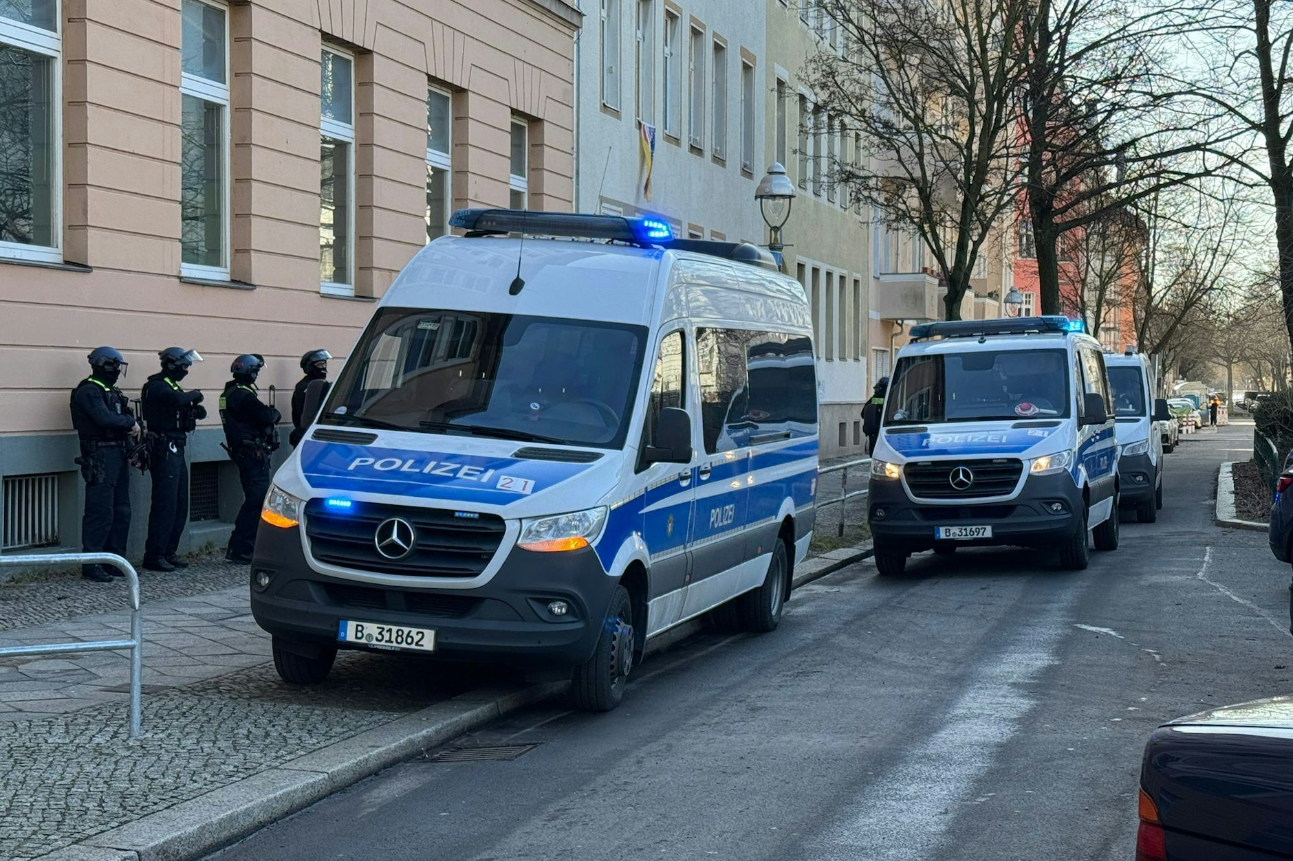 Am Mittwoch kurz vor 13 Uhr wird die Polizei nach Wedding gerufen.