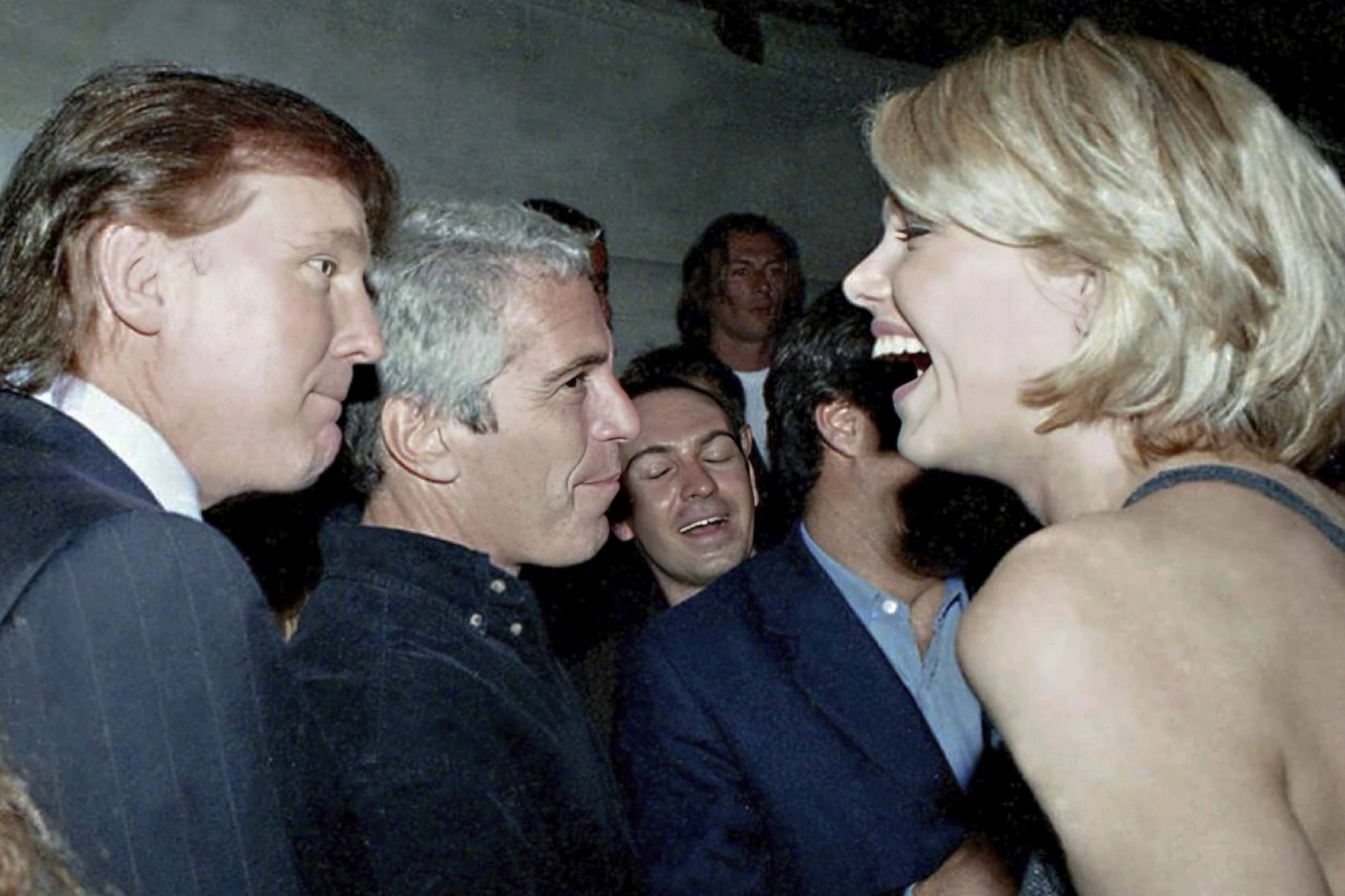 Ein Foto aus den Epstein-Akten zeigt Donald Trump, Jeffrey Epstein und Ingrid Seynhaeve bei eine Victoria's Secret-Party im Jahr 1997.