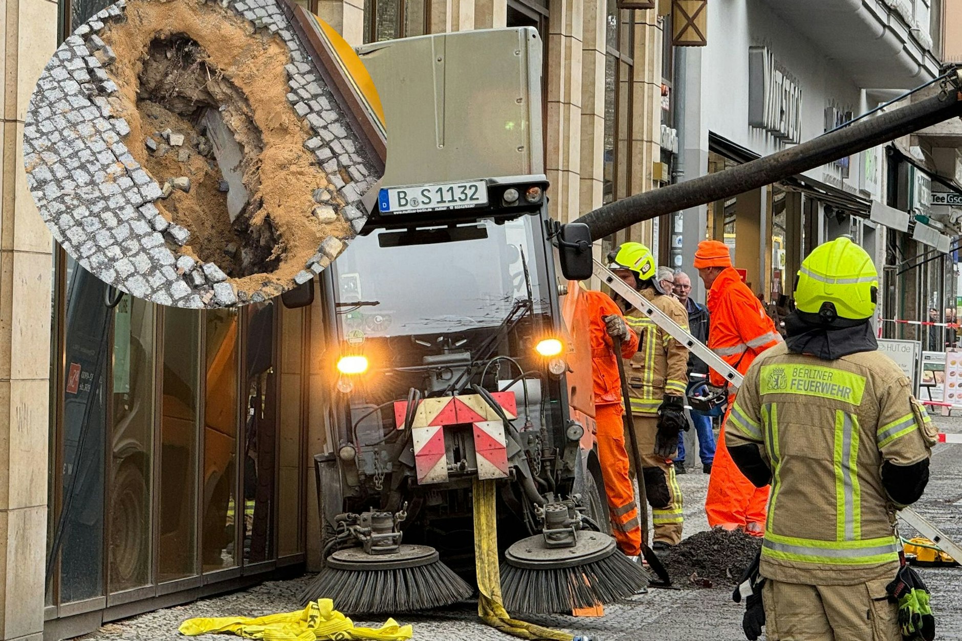 Eine Kehrmaschine ist in der Schloßstraße in den Gehweg eingebrochen.