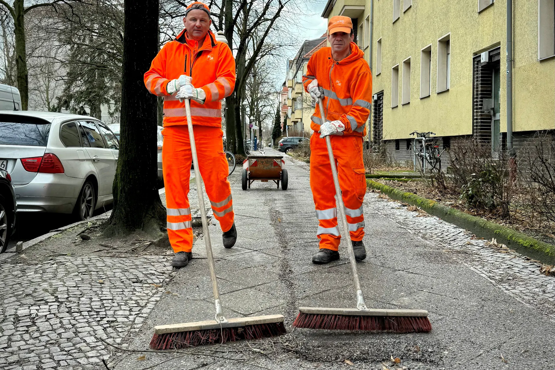 Knochenarbeit: Udo Sündermann und Tomek Makosa im Einsatz