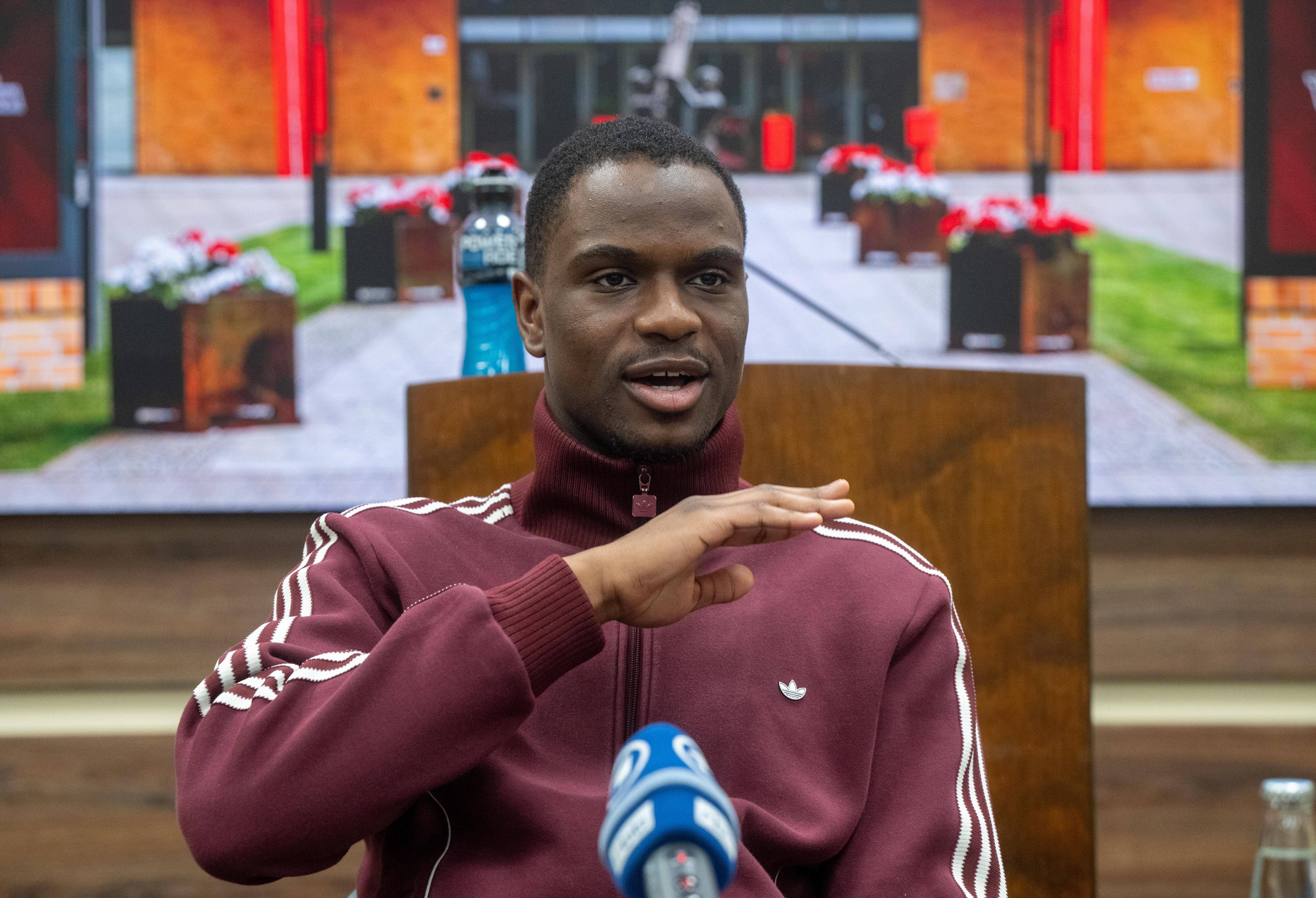 Ilyas Ansah zeigt klare Kante: Rassisten muss man „immer zur Rechenschaft ziehen“