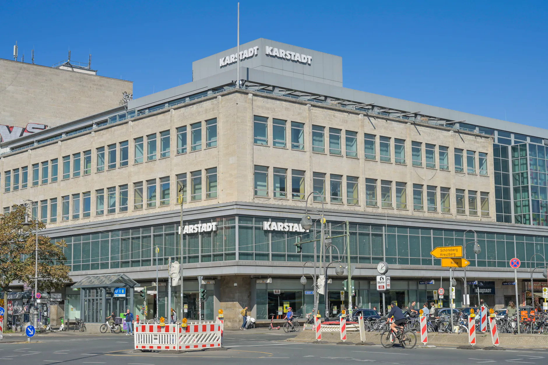 Seit Anfang Dezember hat der Stern vom Kiez im Galeria am Hermannplatz ein Zuhause gefunden.