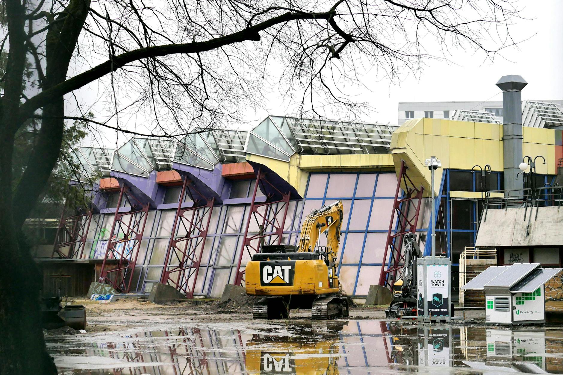 Abriss des SEZ aufgehalten! Bezirksamt erklärt Baustopp