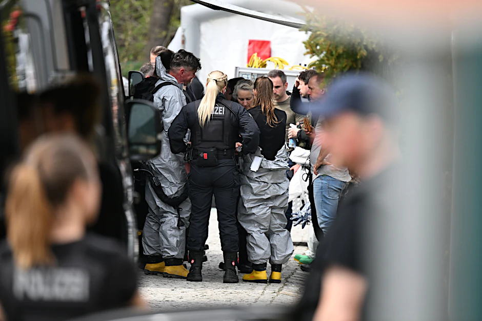 Ein 17-Jähriger ist für die Herstellung von biologischen Waffen zu einer Jugendstrafe verurteilt worden.