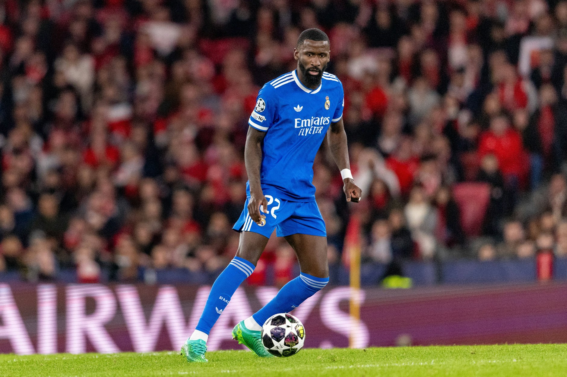 Antonio Rüdiger wuchs in Berlin-Neukölln auf und startete eine Weltkarriere als Verteidiger. Aktuell steht er bei Real Madrid unter Vertrag.