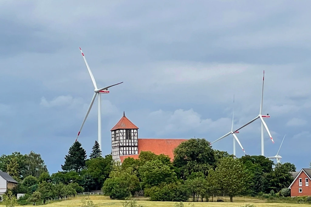 Nach Koalitionsbruch: SPD beschließt mit CDU Windkraft-Moratorium in Brandenburg