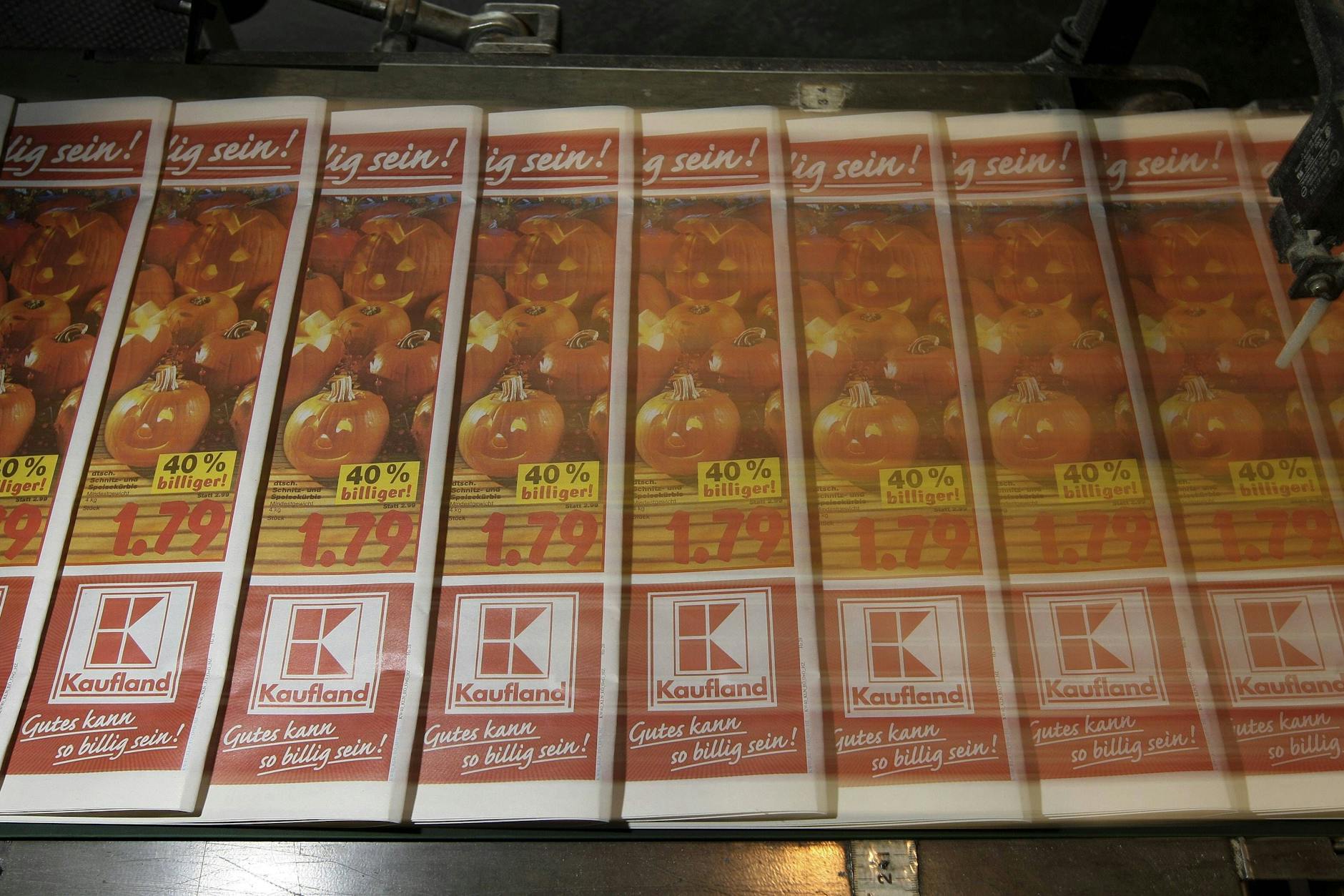 Schnäppchenjäger müssen in Zukunft etwas länger auf die bunten Prospekte von Kaufland warten.