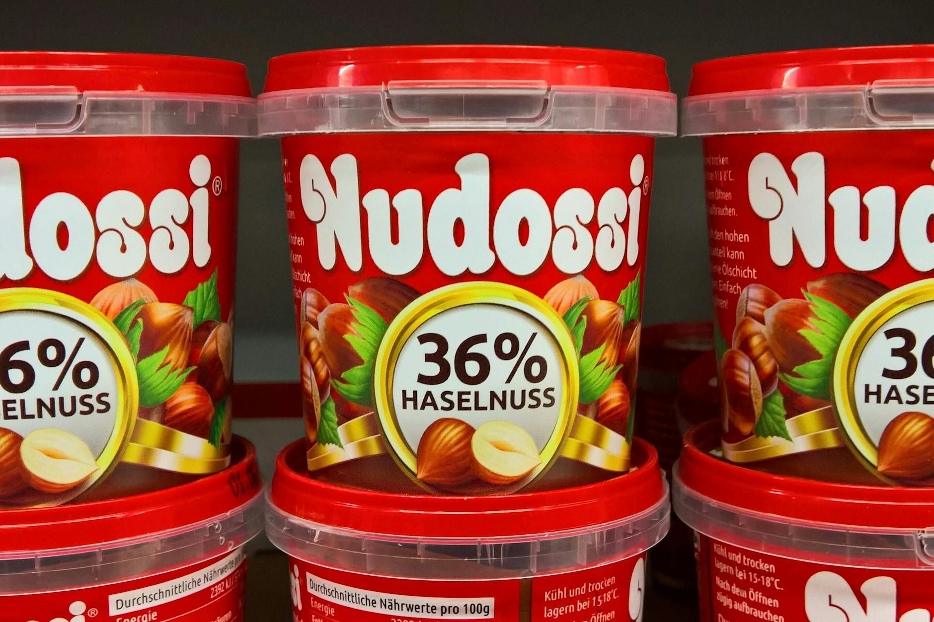 Auch Nudossi hat einen festen Platz in den Supermarktregalen in Deutschland. Bei den „Besseressern“ im ZDF fiel das Urteil für die Nuss-Nougat-Creme mit hohem Nussanteil aber vernichtend aus.
