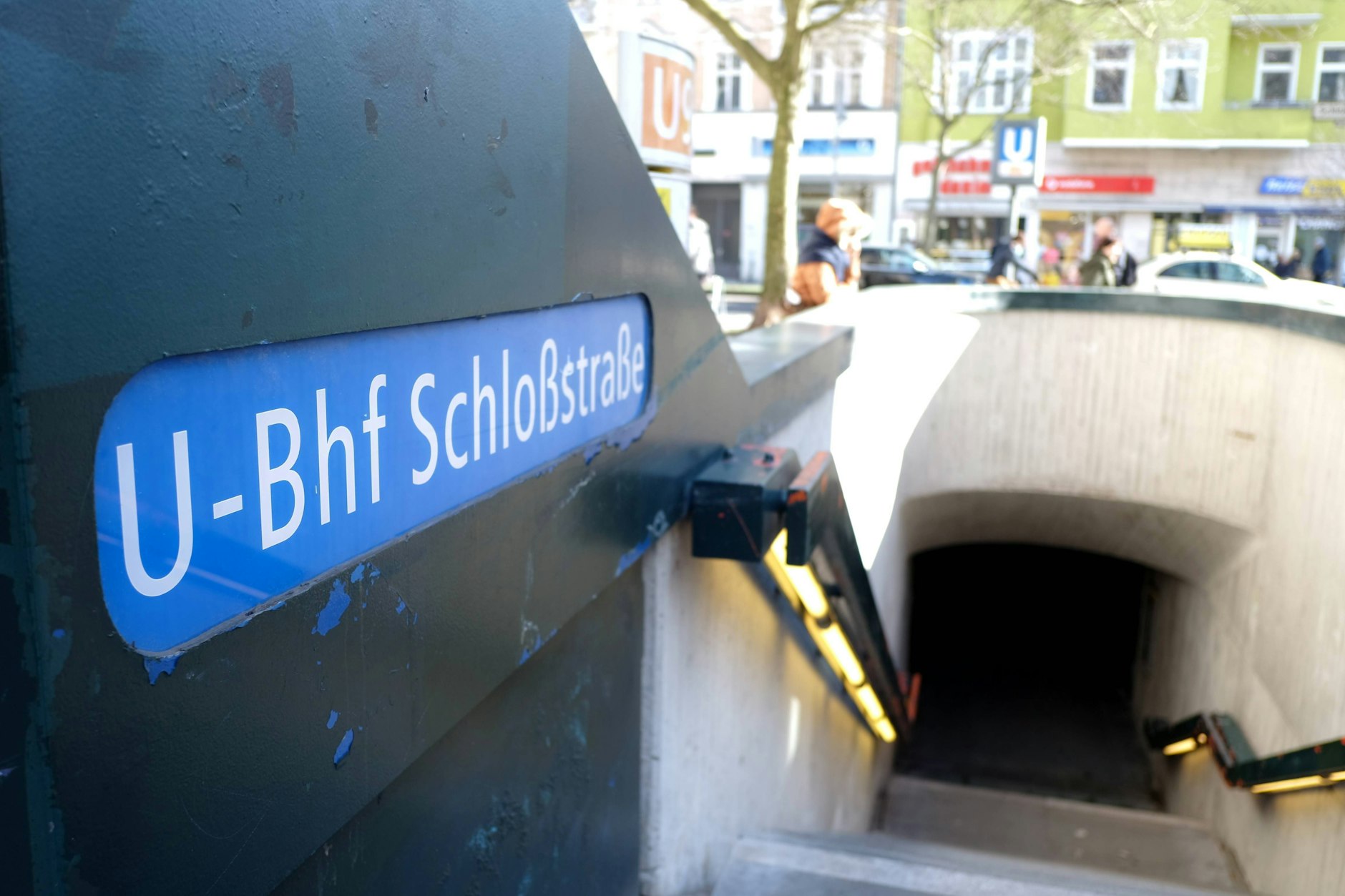 Am Bahnhof Schloßstraße hat es vor zwei Monaten gebrannt.