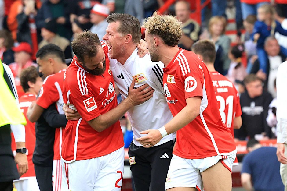 Bis heute der größte Moment in der Trainerkarriere von Marco Grote (Mitte): Der Jubel über den 2:1-Sieg des 1. FC Union Berlin gegen den SC Freiburg, der im Frühjahr 2024 den Klassenerhalt bedeutete.