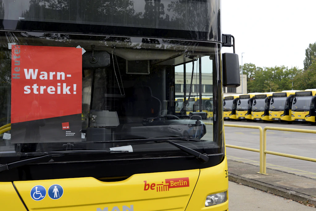 Verdi bestreikt in Berlin die BVG. Viele Eltern werden ihre Kinder wohl mit dem Fahrrad oder Auto in die Schule bringen müssen.