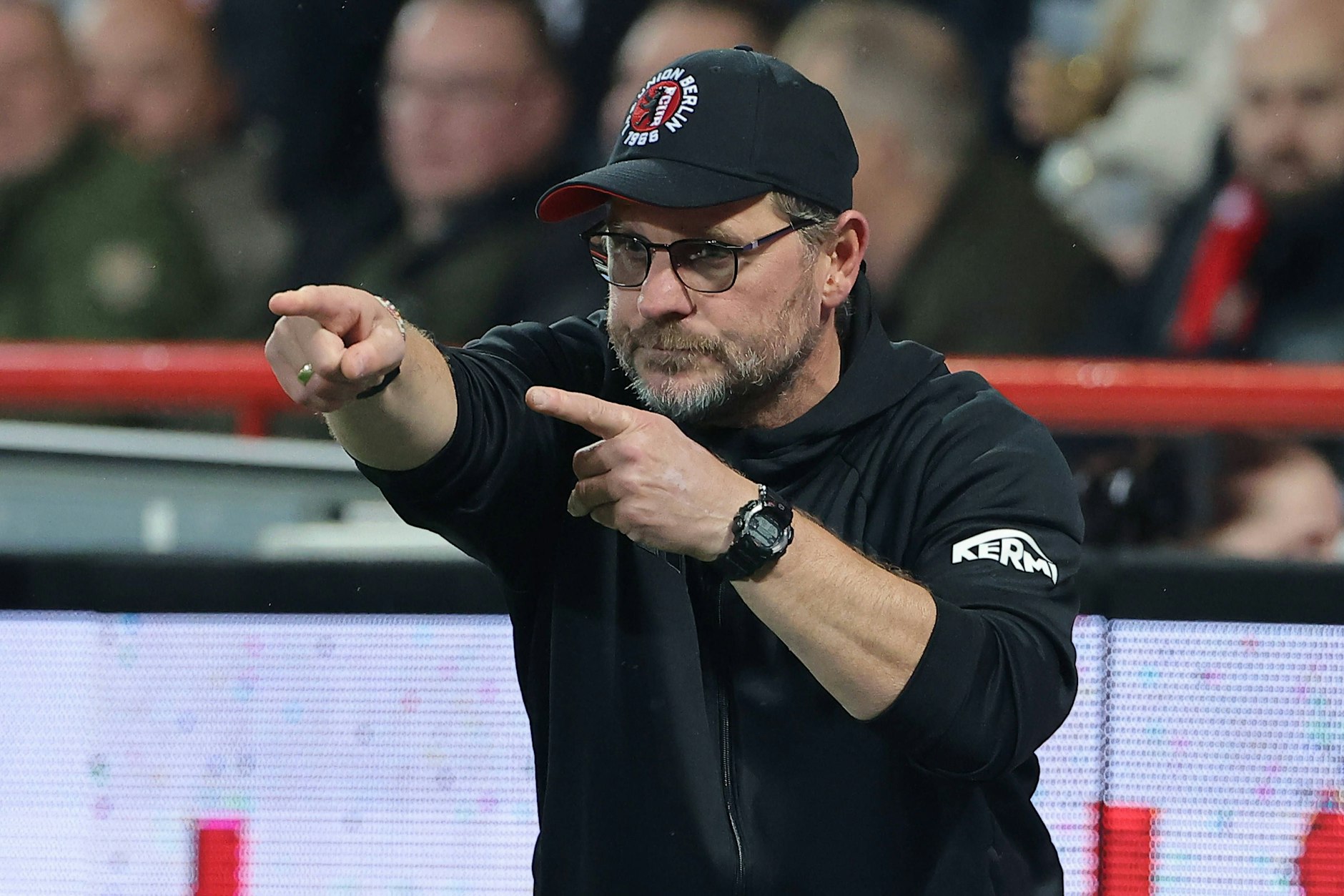 Im Hinspiel gegen Borussia Mönchengladbach fand Trainer Steffen Baumgart die richtigen taktischen Ansätze und führte den 1. FC Union Berlin zu einem Heimsieg.