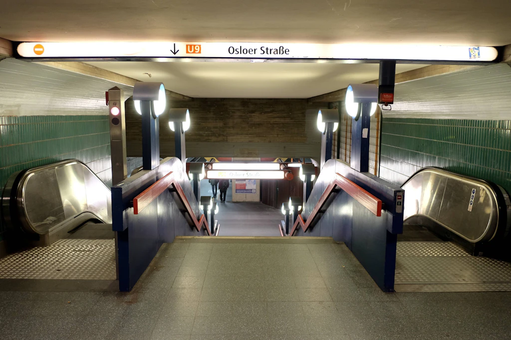 Wochenlang war der Bahnhof Schloßstraße wie leer gefegt. Jetzt kann hier endlich wieder Betrieb einkehren.