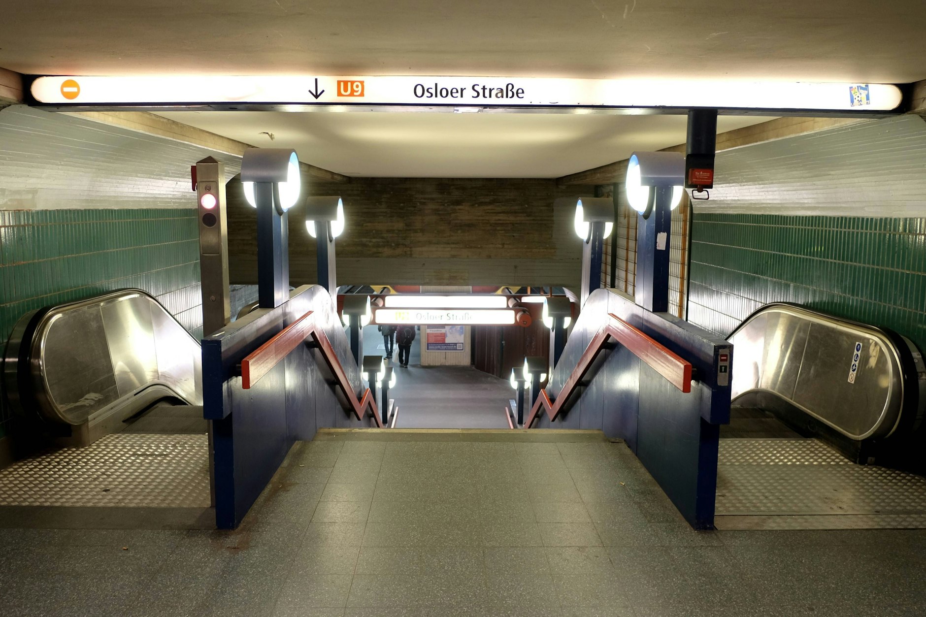 Wochenlang war der Bahnhof Schloßstraße wie leer gefegt. Jetzt kann hier endlich wieder Betrieb einkehren.