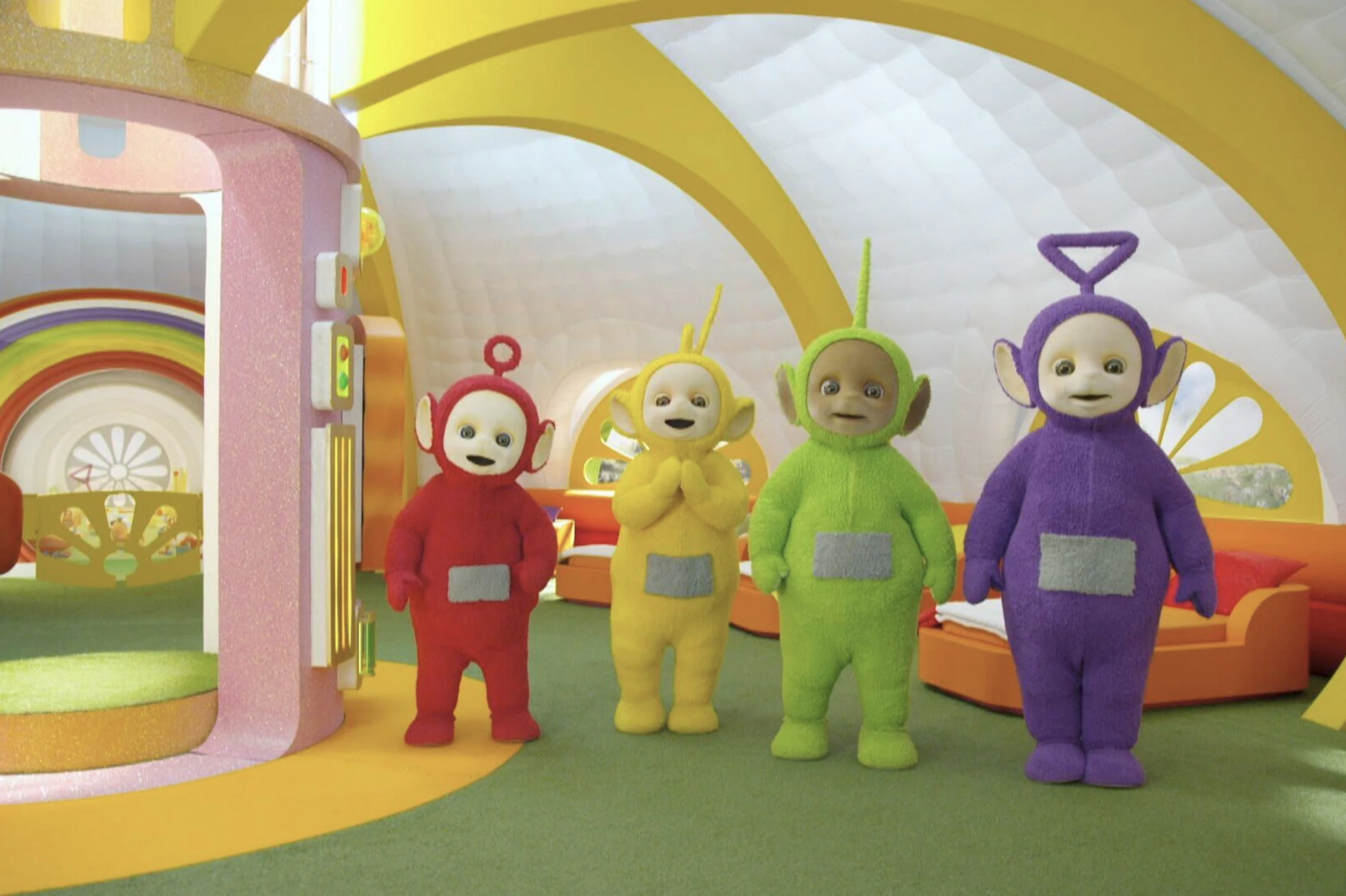Tinky Winky, Dipsy, Laa-Laa und Po sind die vier Teletubbies. Jeden Tag erleben sie aufregende Abenteuer im Teletubby-Land.