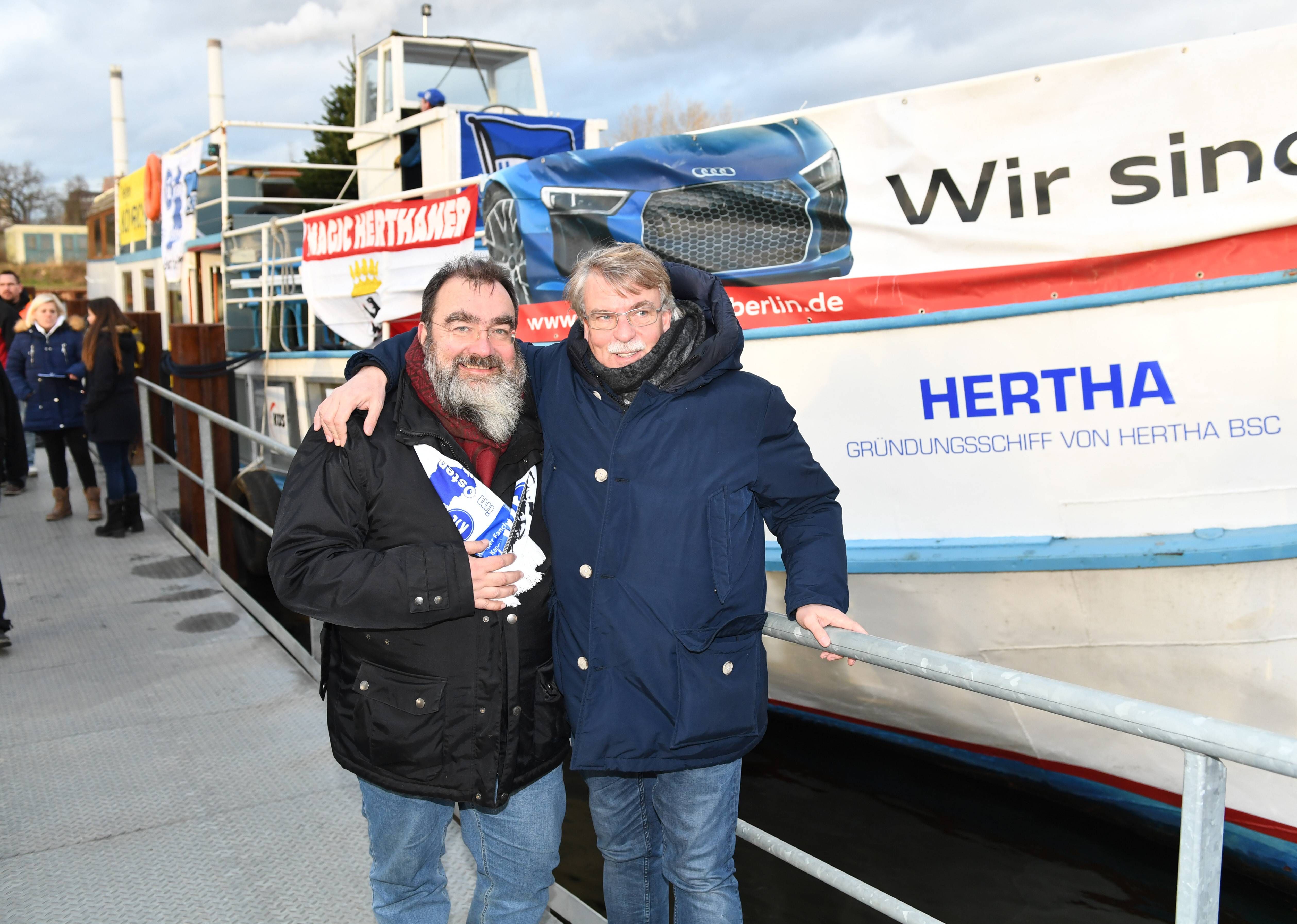 Was ist mit dem Hertha-Schiff? Da steht jetzt HSV drauf!