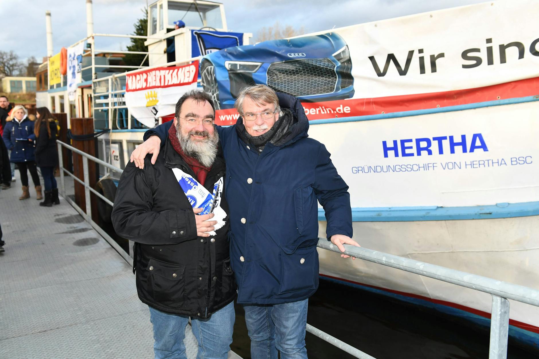 Was ist mit dem Hertha-Schiff? Da steht jetzt HSV drauf!