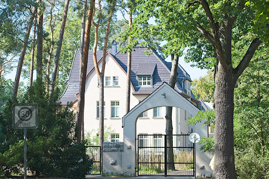 Heute hat die Staatsanwaltschaft Frankfurt Oder auch die Villa des Abou-Chaker-Clans in Kleinmachnow durchsucht.