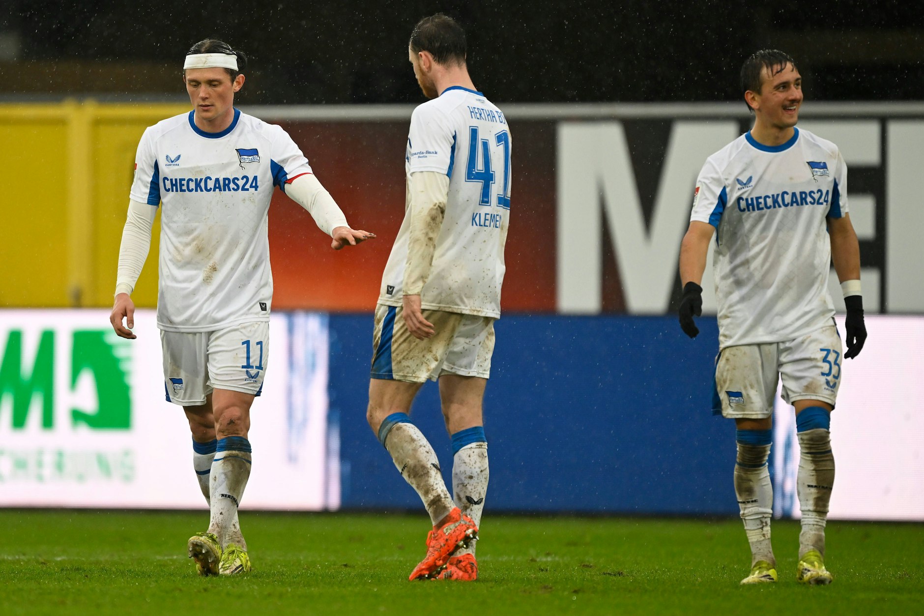 Der Tiefpunkt der Saison: Vergangenen Sonntag verlor Hertha BSC mit 2:5 in Paderborn. Damit ist der Aufstieg futsch. Kapitän Fabian Reese, Pascal Klemens und Michal Karbownik waren total gefrustet.