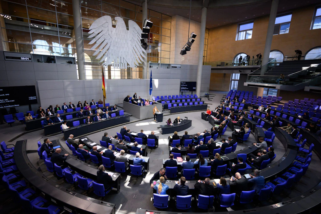 Bundestag beschließt Tariftreuegesetz: Öffentliche Aufträge nur noch für tarifgebundene Unternehmen