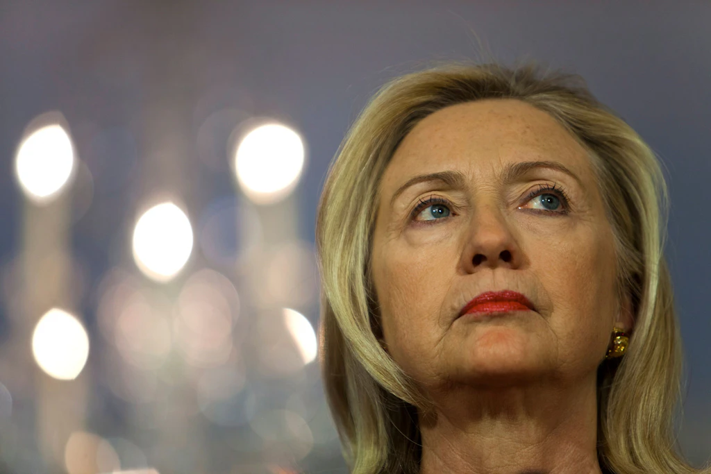 Hillary Clinton weist Vorwürfe im Epstein-Ausschuss zurück.