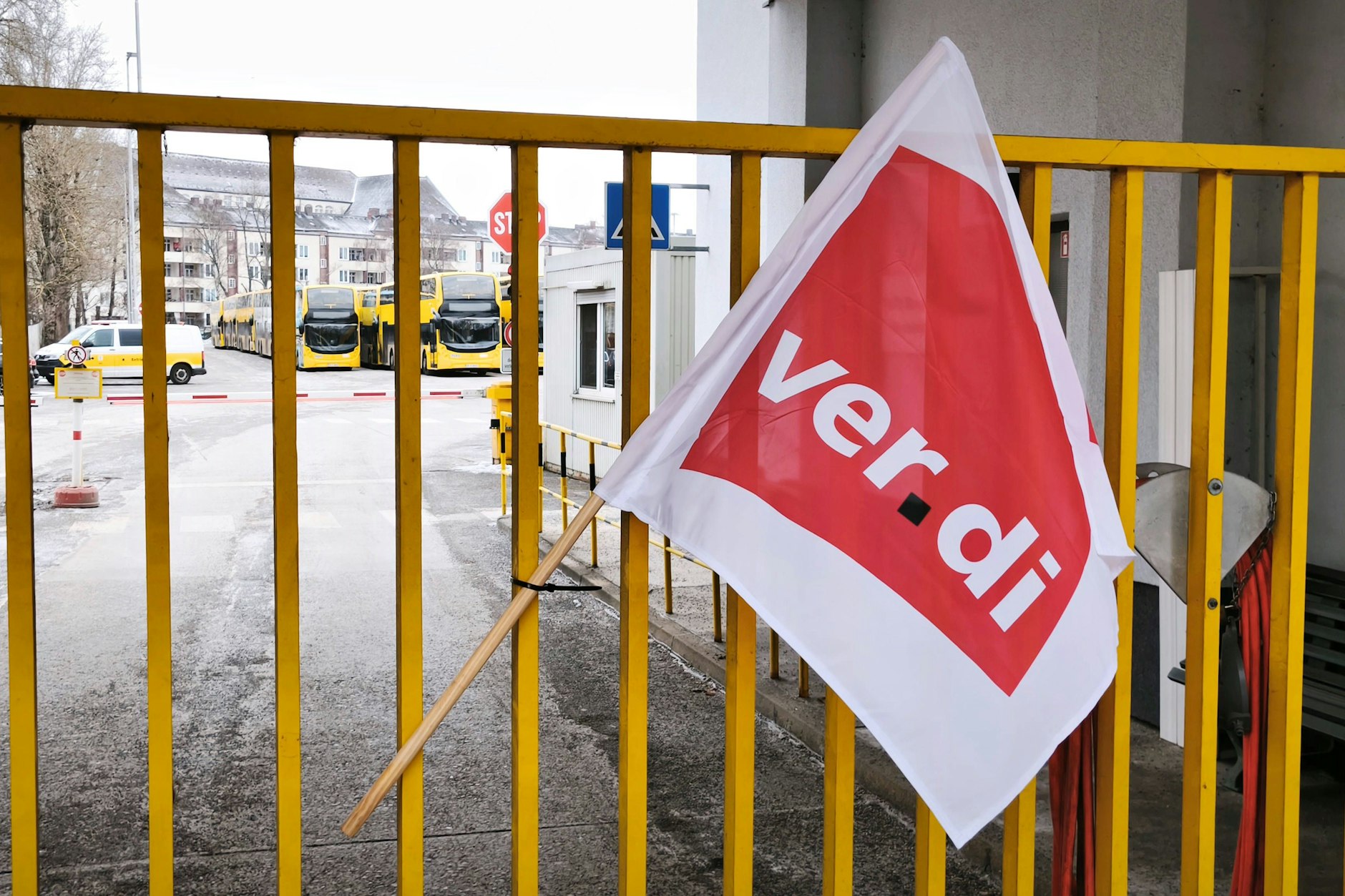 Alle Räder stehen still: Während des Warnstreiks am 2. Februar blieb auch der Omnibus-Betriebshof in der Cicerostraße geschlossen.