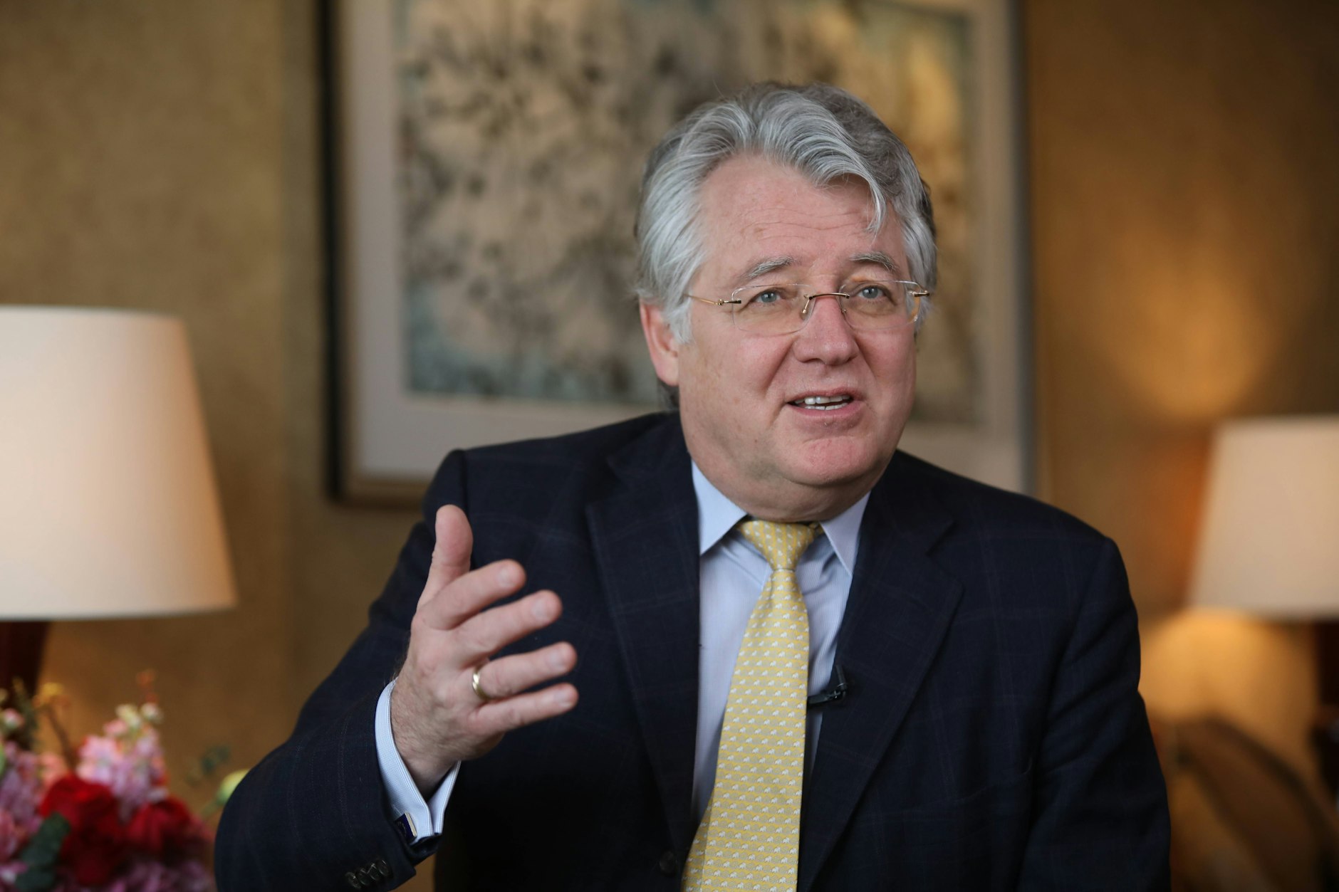 Jörg Wuttke, langjähriger Präsident der Europäischen Handelskammer in China und einer der profiliertesten China-Kenner, briefte den Kanzler vor dessen Abflug.