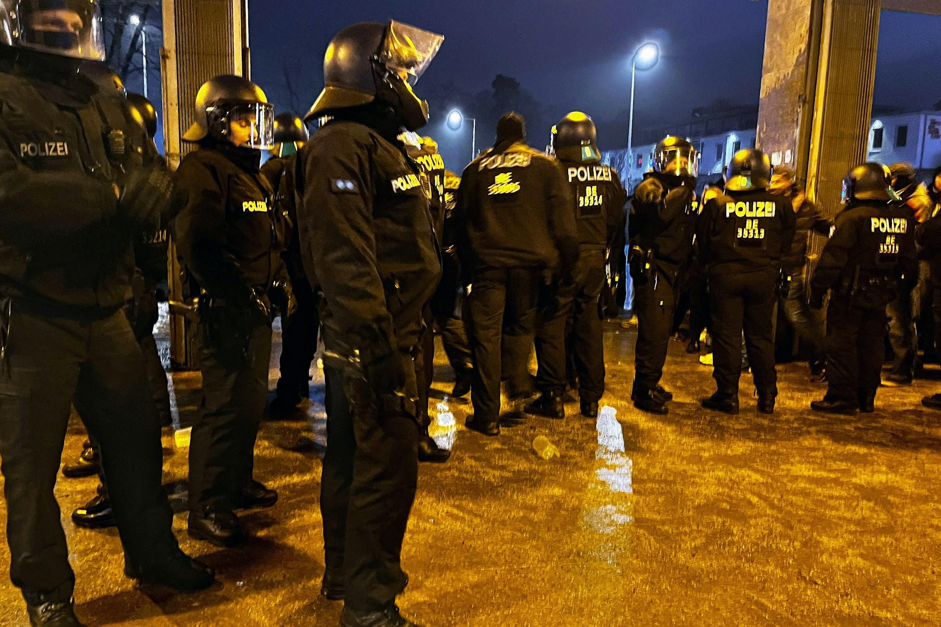 Bei Herthas Heimspiel gegen Schalke 04 kam es am 17. Januar zu einem massiven Polizeieinsatz mit Pfefferspray. Die Vorfälle werden jetzt im Abgeordnetenhaus aufgearbeitet.