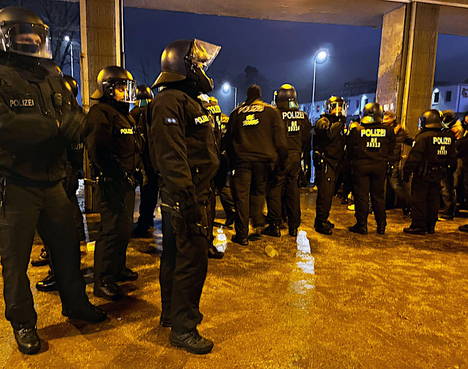 Bei Herthas Heimspiel gegen Schalke 04 kam es am 17. Januar zu einem massiven Polizeieinsatz mit Pfefferspray. Die Vorfälle werden jetzt im Abgeordnetenhaus aufgearbeitet. 