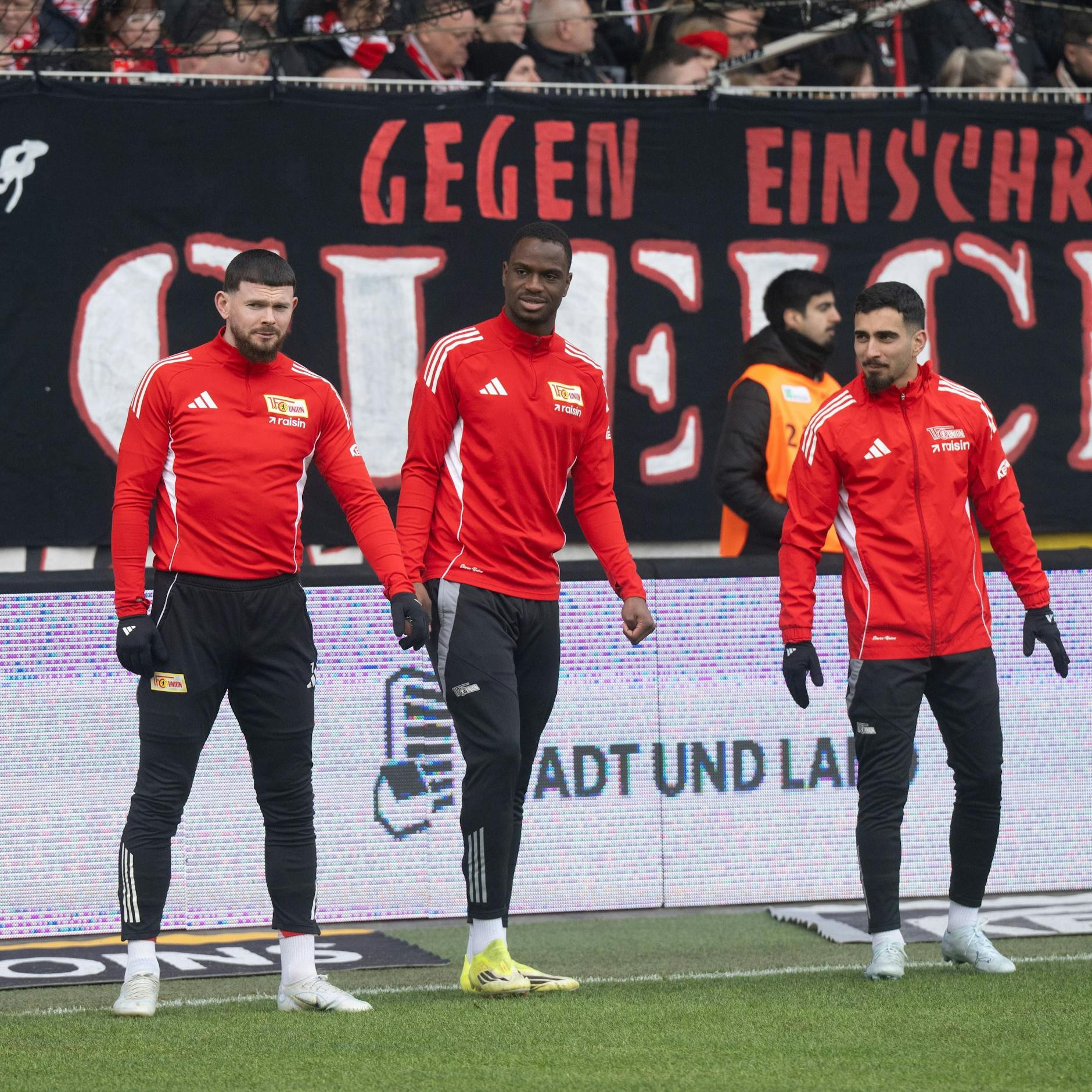 Image - Torhunger zur Fastenzeit: Zwei Union-Profis essen während des Spiels