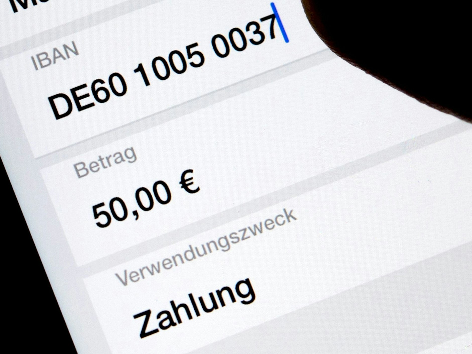 Überweisungen geraten ab März 2026 stärker in den Fokus der Banken. 