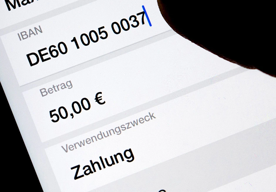Überweisungen geraten ab März 2026 stärker in den Fokus der Banken. 