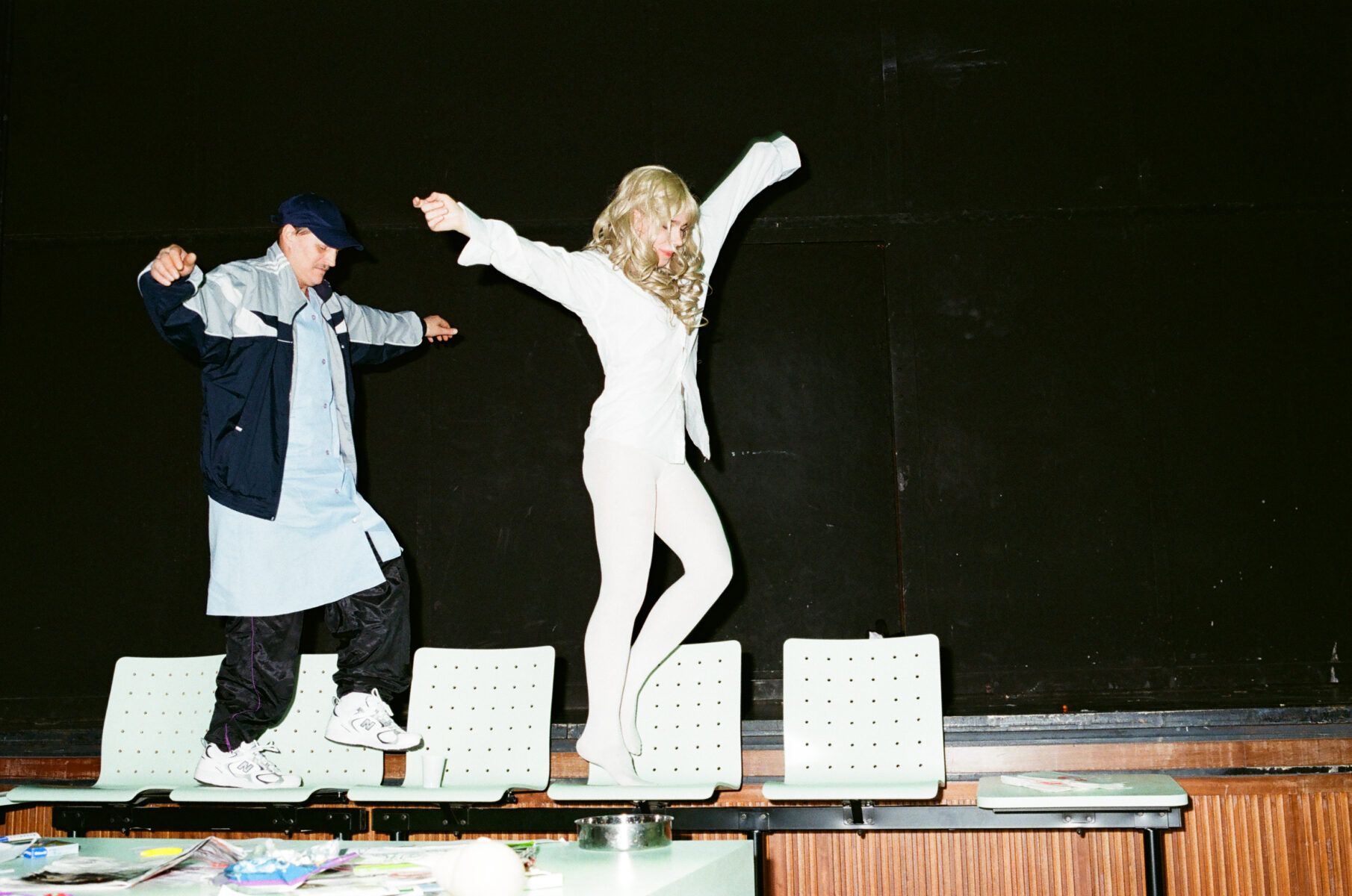 Was für ein sinnlos quälender Theaterabend: Benny Claessens’ „Böses Glück“ an der Volksbühne