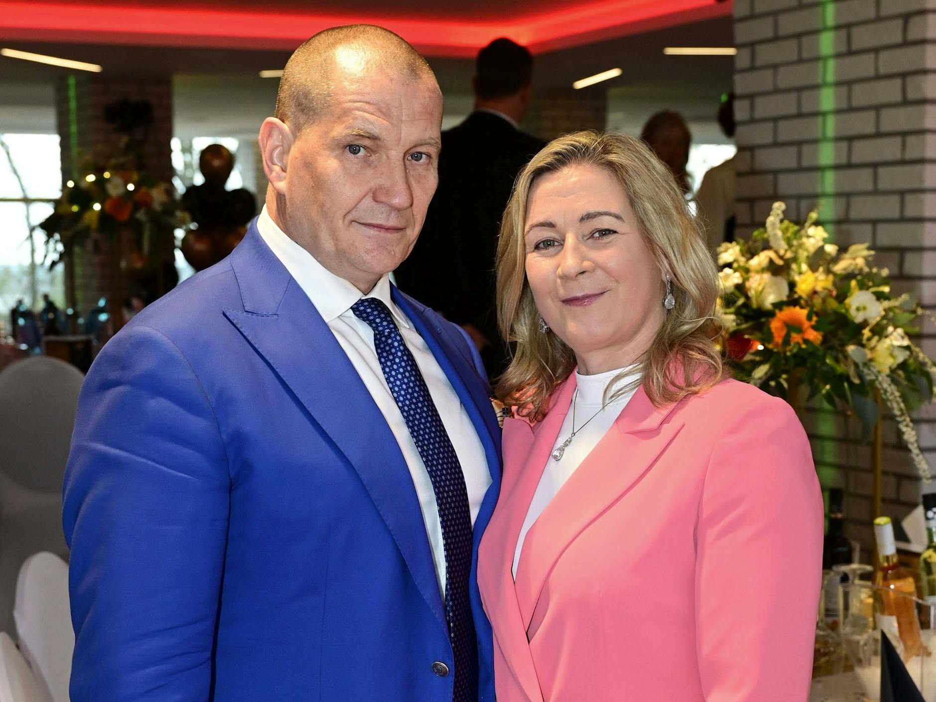 Claudia Pechstein mit Ehemann Matthias Große bei der Geburtstagsgala zum 80. Geburtstag von Dagmar Frederic im Restaurant am Müggelturm im April 2025.
