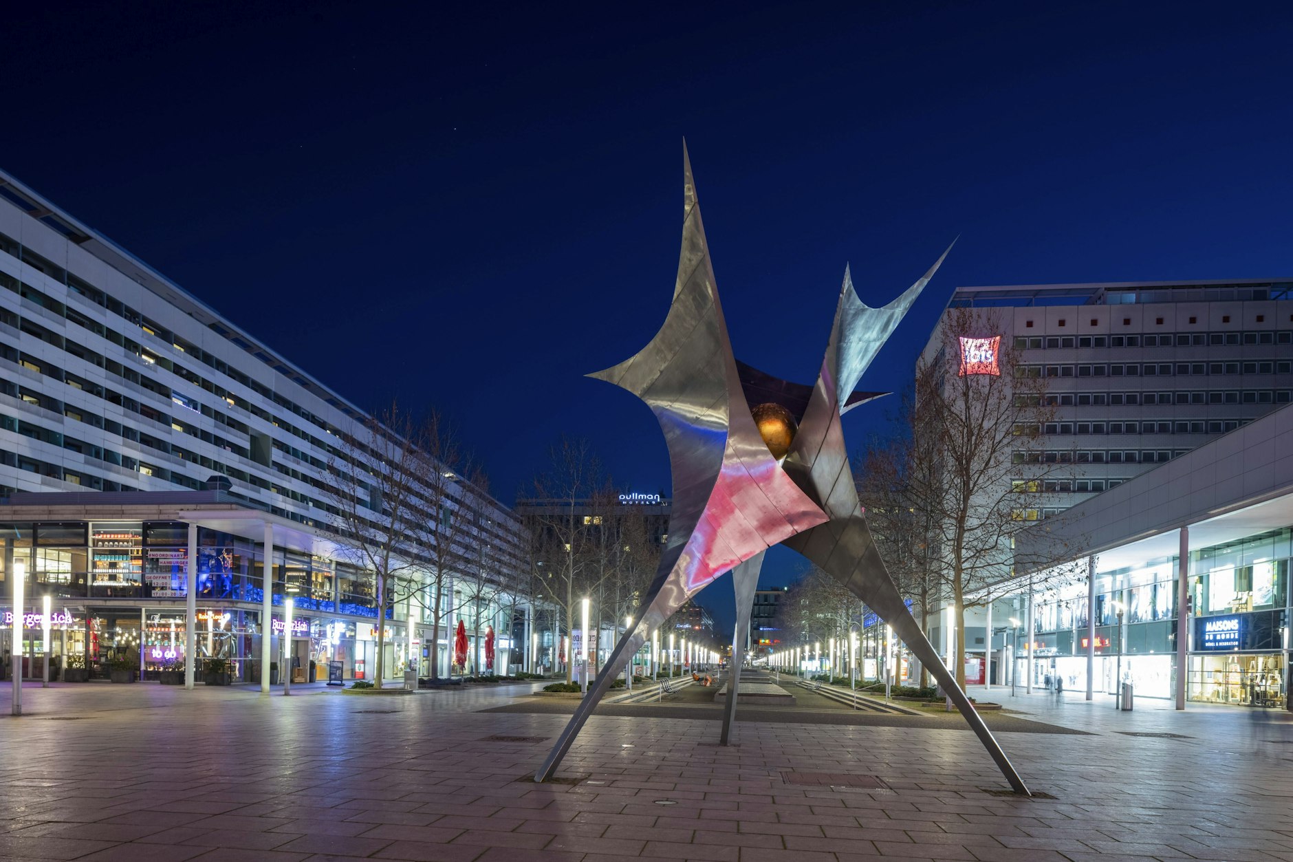 Einkaufsmeile Prager Strasse in Dresden.