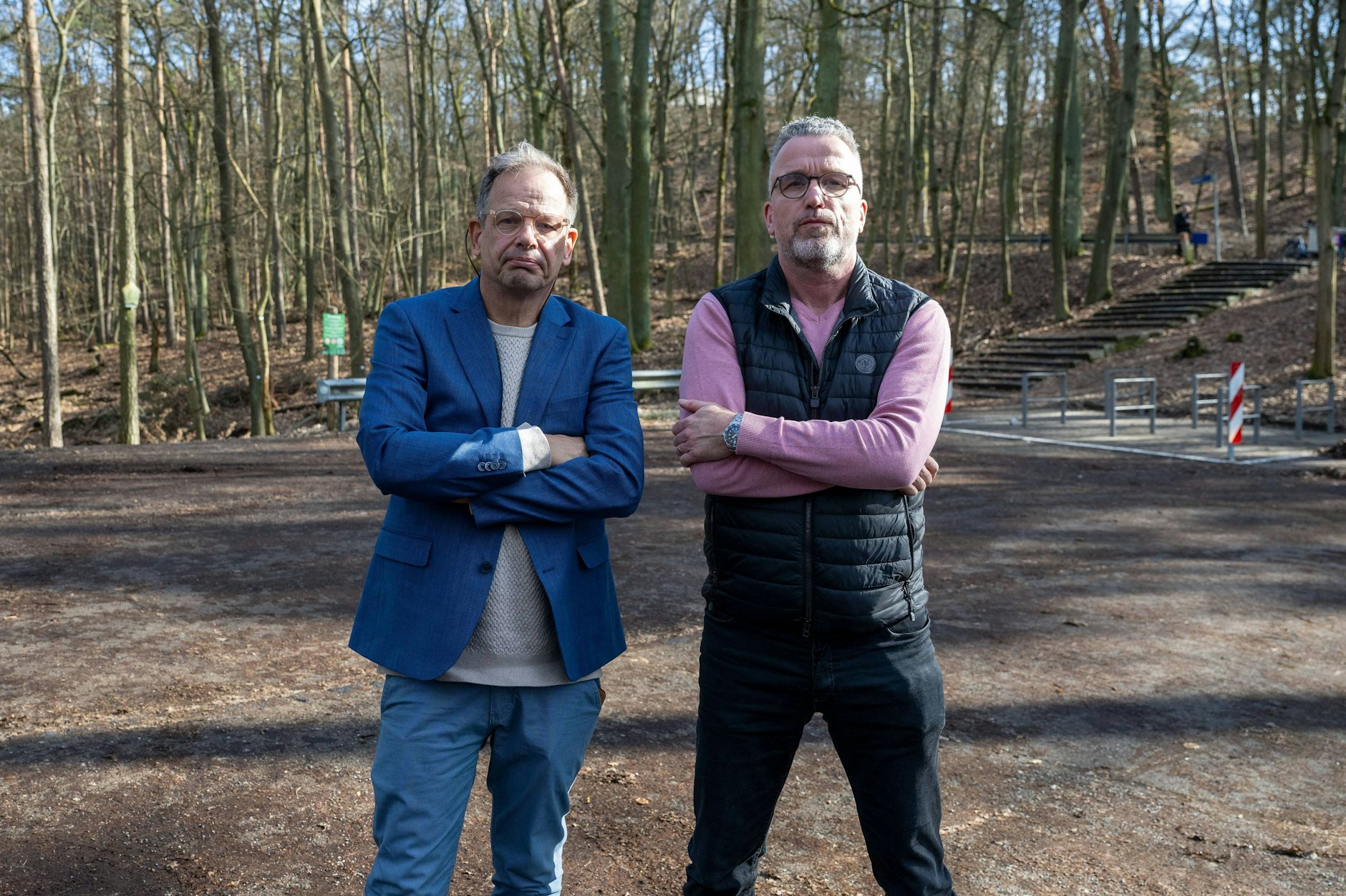 Die ARD-Reporter Hajo Seppelt (l.) und Jörg Mebus waren bei einer Pressekonferenz des Deutschen Eisschnelllauf- und Shorttrack-Gemeinschaft e.V. in Köpenick nicht zugelassen.