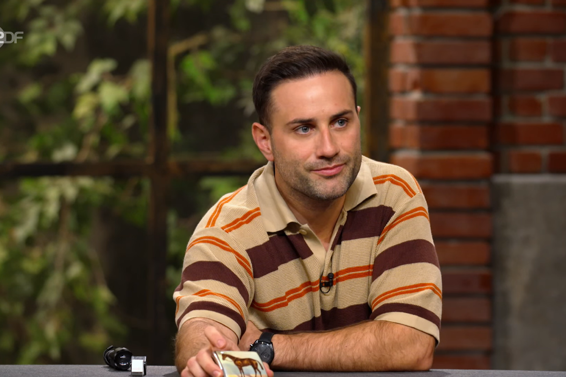 Händler David Suppes will das silberne Zigarettenetui unbedingt haben.